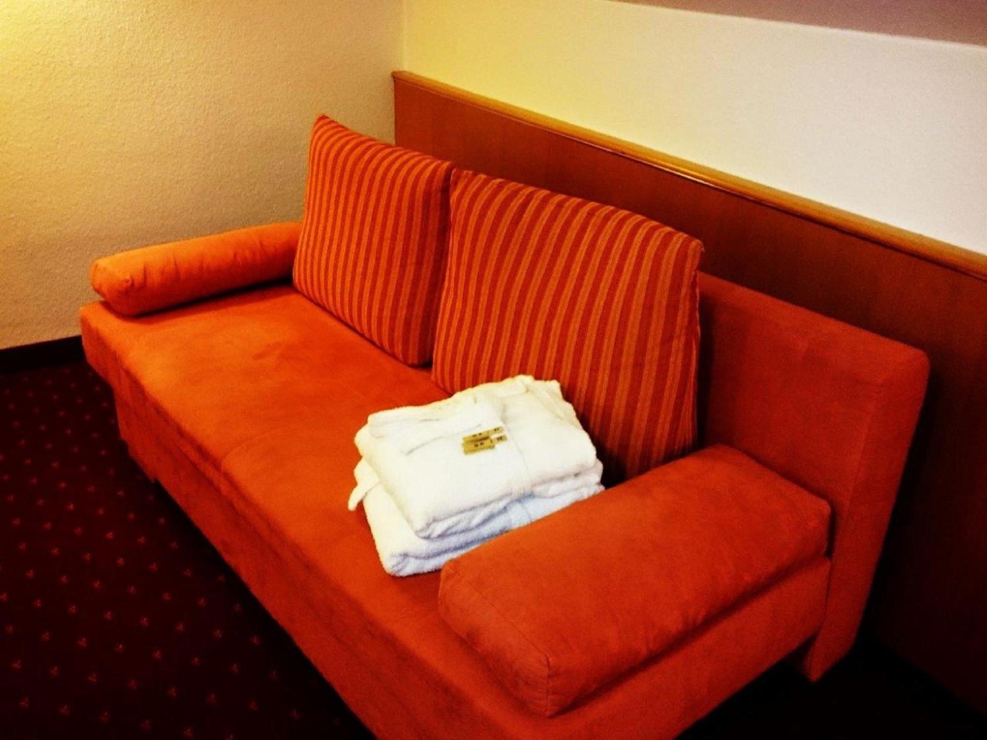 Hotel Goldbaechel Wachenheim an der Weinstraße Esterno foto