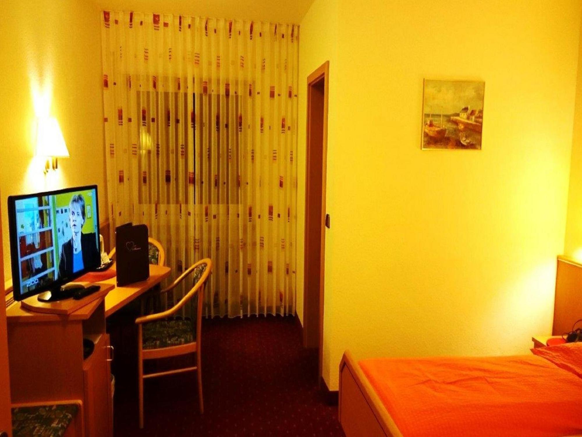 Hotel Goldbaechel Wachenheim an der Weinstraße Esterno foto