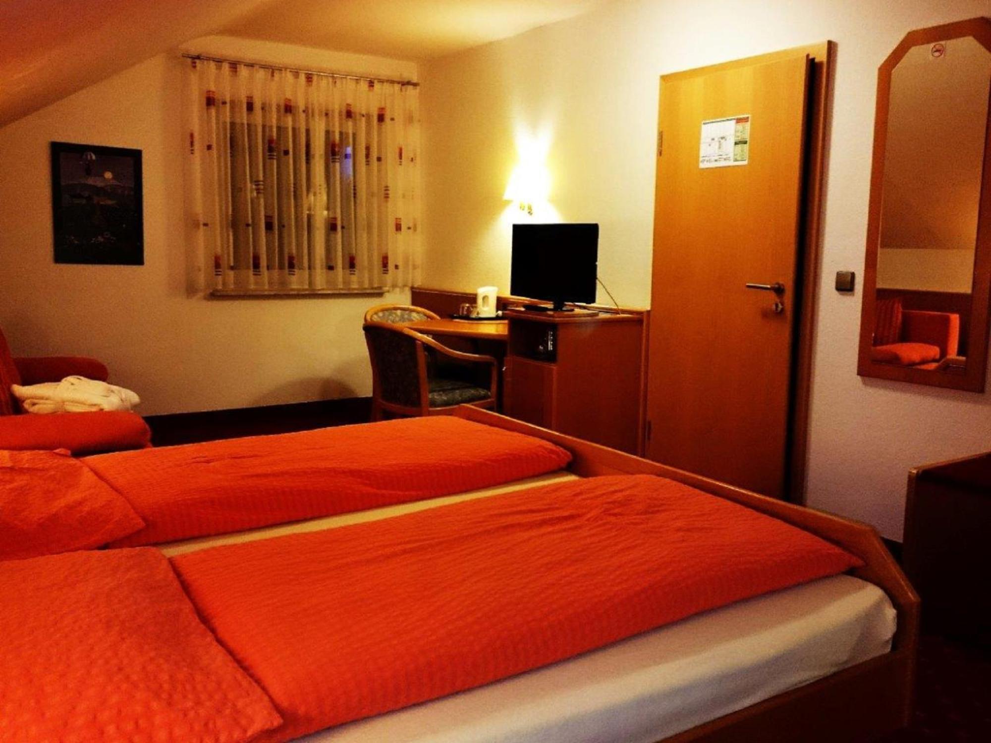 Hotel Goldbaechel Wachenheim an der Weinstraße Esterno foto