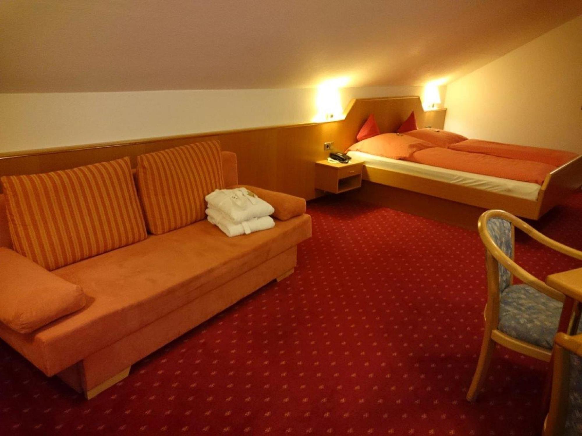 Hotel Goldbaechel Wachenheim an der Weinstraße Esterno foto
