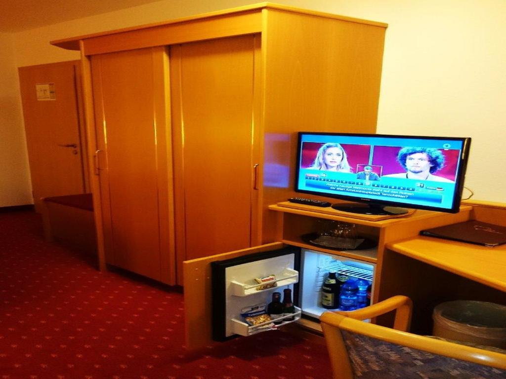 Hotel Goldbaechel Wachenheim an der Weinstraße Esterno foto